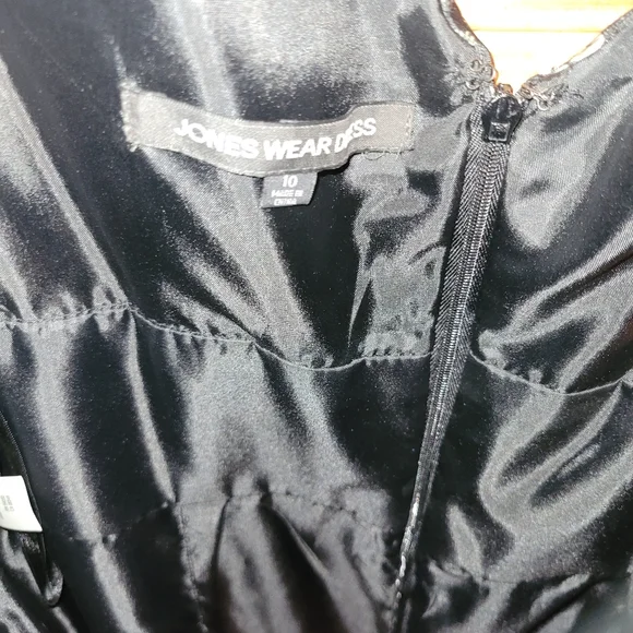 Flowered dress - Picture 2 of 2